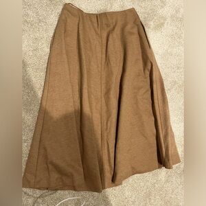 Like new women’s camel XS midi skirt with pockets